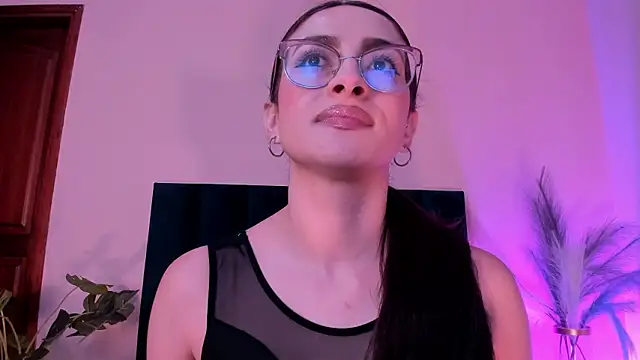 AndraCyruss online show from 5, 3, 2026