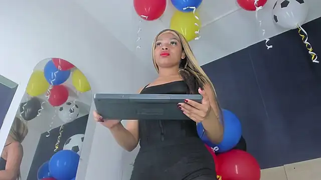 Snapshot of hermione_brown chatting on 17, 6, 2026 hermione brown online show from 17, 6, 2026