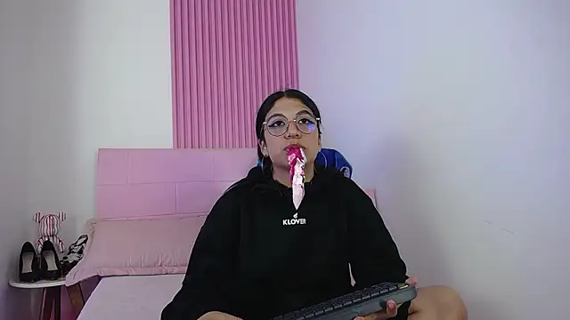 sharlotaustral18 online show from 10, 2, 2026