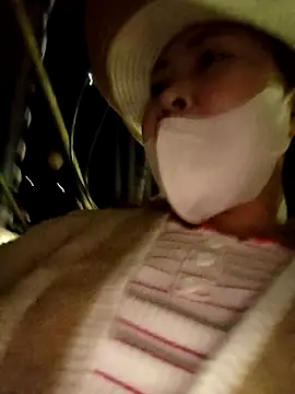 Yiyoongg online show from 11, 4, 2026