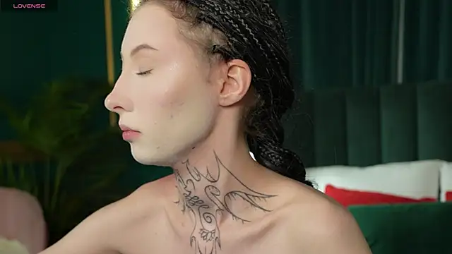 Snapshot of roxy_morrison_x chatting on 5, 7, 2026 roxy morrison x online show from 5, 7, 2026