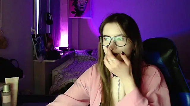 LunaXcherry online show from 10, 4, 2026