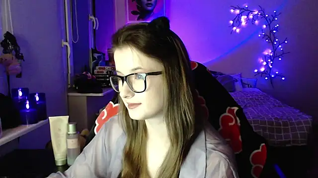 Snapshot of LunaXcherry chatting on 30, 4, 2026 LunaXcherry online show from 30, 4, 2026