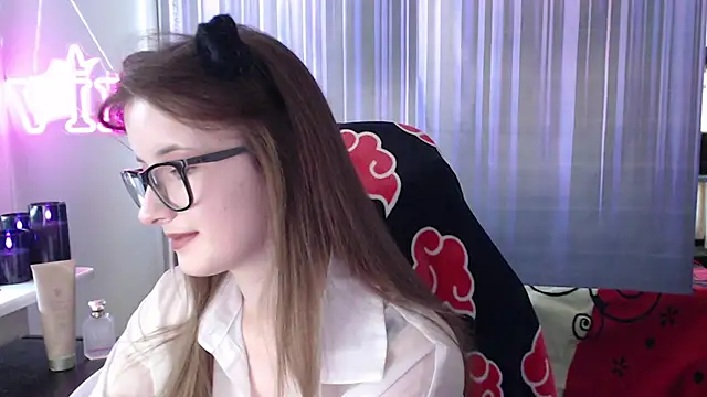LunaXcherry online show from 25, 6, 2026