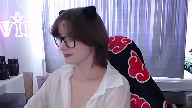 LunaXcherry online show from 2, 8, 2026