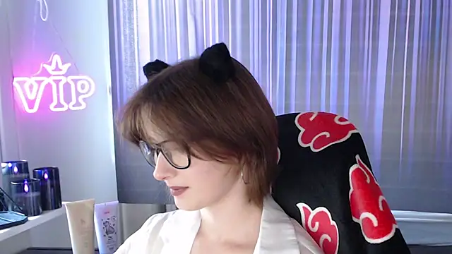 LunaXcherry online show from 3, 8, 2026