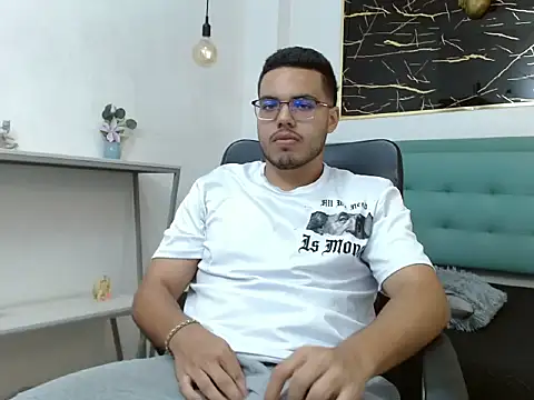 Snapshot of Trevor_Ash chatting on 13, 2, 2026 Trevor Ash online show from 13, 2, 2026