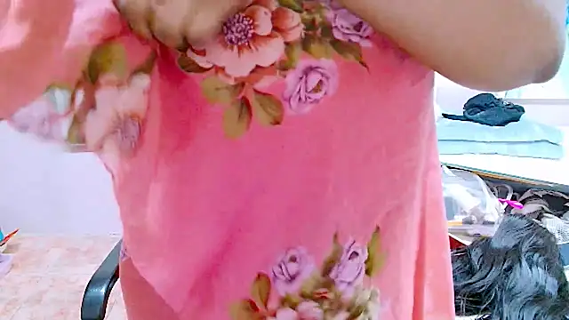 Snapshot of TyraHotxxx chatting on 2, 5, 2026 TyraHotxxx online show from 2, 5, 2026