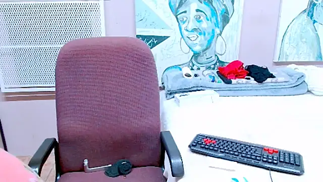 Snapshot of TyraHotxxx chatting on 14, 5, 2026 TyraHotxxx online show from 14, 5, 2026
