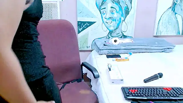 Snapshot of TyraHotxxx chatting on 19, 5, 2026 TyraHotxxx online show from 19, 5, 2026