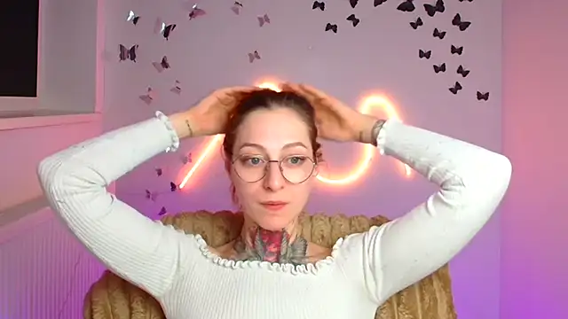 Esmi Winter online show from 4, 3, 2026