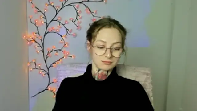 Esmi Winter online show from 3, 4, 2026