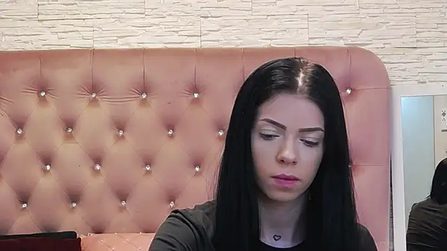 PeachyElla26 online show from 12, 2, 2026