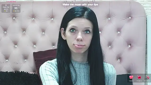 PeachyElla26 online show from 3, 3, 2026