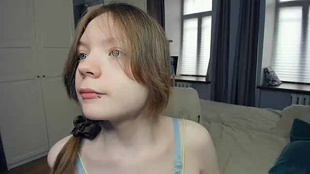 Snapshot of LavenderMitten chatting on 27, 4, 2026 LavenderMitten online show from 27, 4, 2026