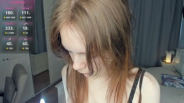 Snapshot of LavenderMitten chatting on 28, 5, 2026 LavenderMitten online show from 28, 5, 2026