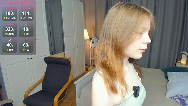 Snapshot of LavenderMitten chatting on 14, 6, 2026 LavenderMitten online show from 14, 6, 2026