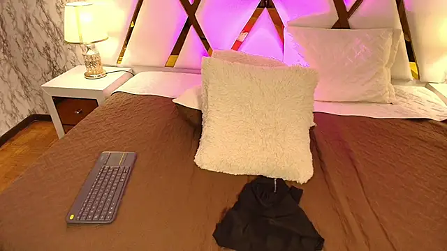 Snapshot of Annie_Thompson_ chatting on 1, 3, 2026 Annie Thompson online show from 1, 3, 2026