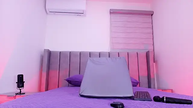 freyhasmith  online show from 11, 3, 2026