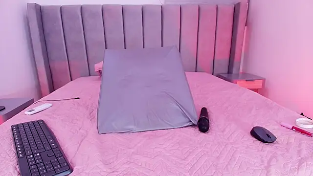 freyhasmith  online show from 17, 3, 2026