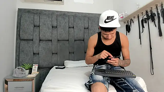 Snapshot of NaughtyVibes_OS chatting on 29, 5, 2026 NaughtyVibes OS online show from 29, 5, 2026