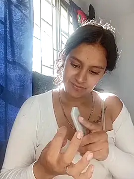 luna E online show from 25, 2, 2026