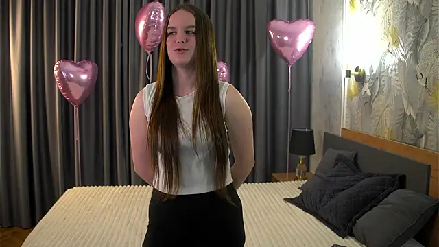 MarenCalarco online show from 15, 2, 2026