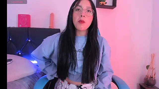  Mia kiss  online show from 7, 4, 2026