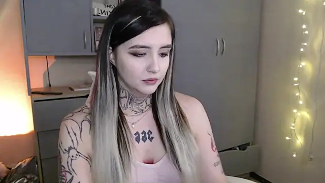 Rin Tozier online show from 27, 2, 2026