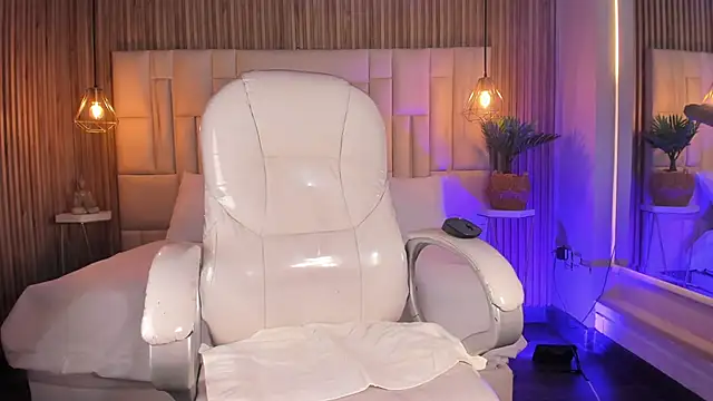 Snapshot of KittyLyne_ chatting on 12, 2, 2026 KittyLyne online show from 12, 2, 2026