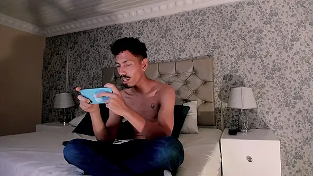 NoaahTylor online show from 11, 4, 2026