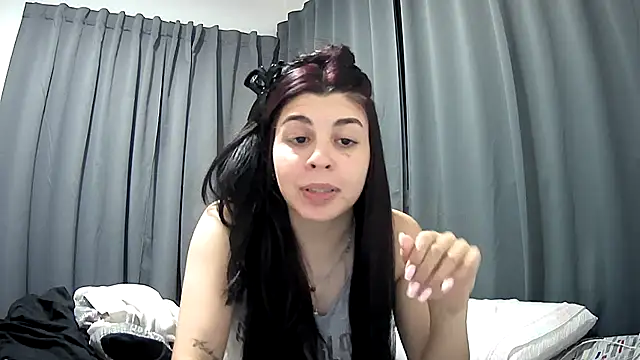 Snapshot of violetazein7 chatting on 24, 3, 2026 violetazein7 online show from 24, 3, 2026