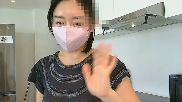 Mochi-Momo online show from 5, 4, 2026