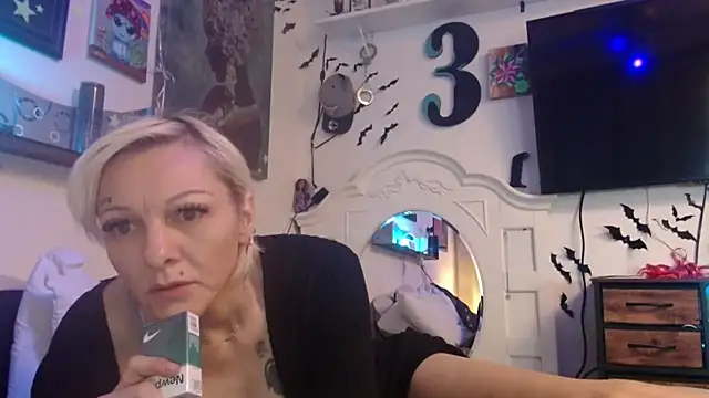 Snapshot of slutslave333 chatting on 23, 4, 2026 slutslave333 online show from 23, 4, 2026