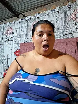 Snapshot of Juli_Powl chatting on 8, 4, 2026 Juli Powl online show from 8, 4, 2026