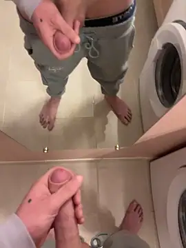 Snapshot of lechouilleur44 chatting on 13, 3, 2026 lechouilleur44 online show from 13, 3, 2026