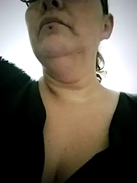  Saraqueen online show from 19, 3, 2026