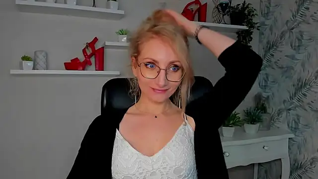 CinderellaMoon online show from 18, 3, 2026