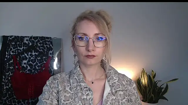 CinderellaMoon online show from 7, 4, 2026