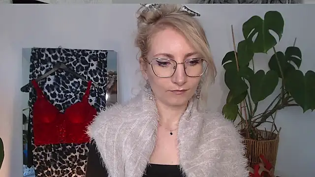 CinderellaMoon online show from 9, 4, 2026