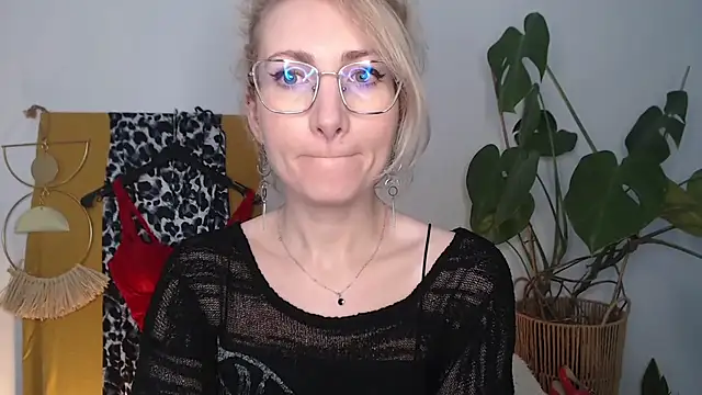 CinderellaMoon online show from 13, 4, 2026