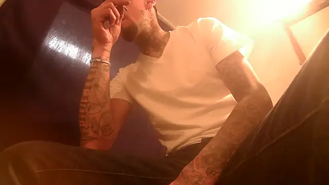 likeemilk online show from 1, 4, 2026