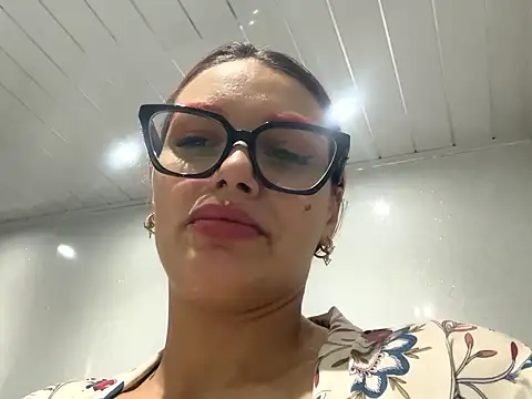 Snapshot of FoxyValentine chatting on 10, 5, 2026 FoxyValentine online show from 10, 5, 2026
