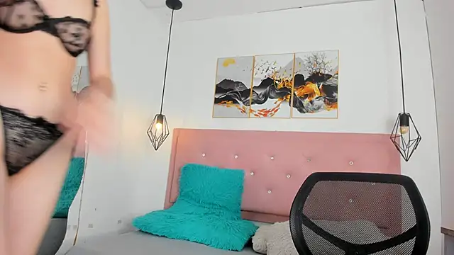 Snapshot of kiara__white1 chatting on 18, 2, 2026 kiara white1 online show from 18, 2, 2026