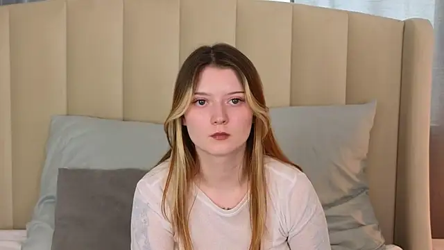 Snapshot of AlyssFrost chatting on 7, 7, 2026 AlyssFrost online show from 7, 7, 2026
