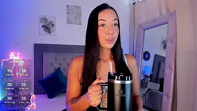 julietha Vega online show from 28, 3, 2026