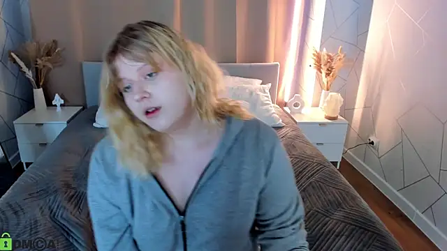 Snapshot of luna_c0ra chatting on 26, 2, 2026 luna c0ra online show from 26, 2, 2026