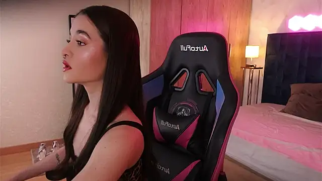 LucyDeLuca online show from 3, 3, 2026