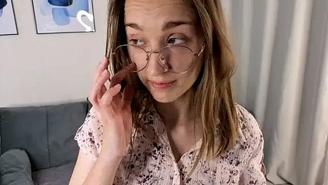 Snapshot of AshleyyJones chatting on 8, 6, 2026 AshleyyJones online show from 8, 6, 2026
