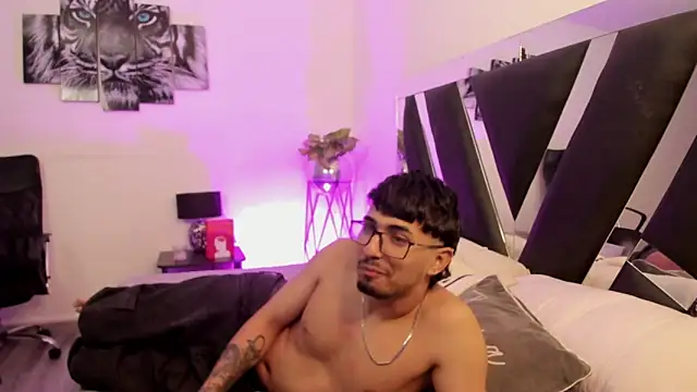 Mia Iron online show from 24, 4, 2026